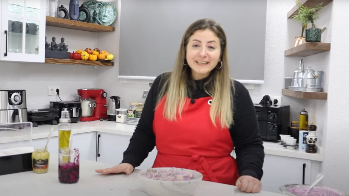 Mor Lahana Turşulu Patates Salatası